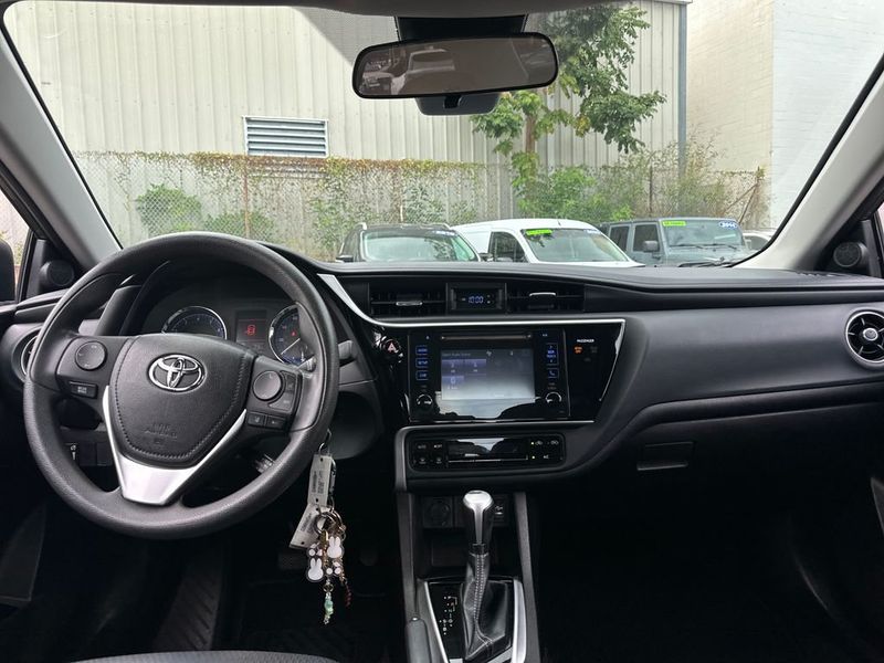 2017 Toyota Corolla LE - 23036663 - 12