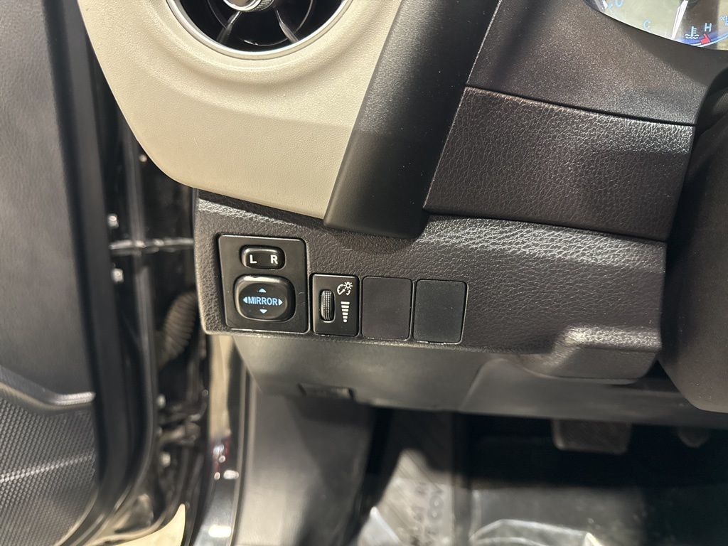 2017 Toyota Corolla LE - 22976576 - 12