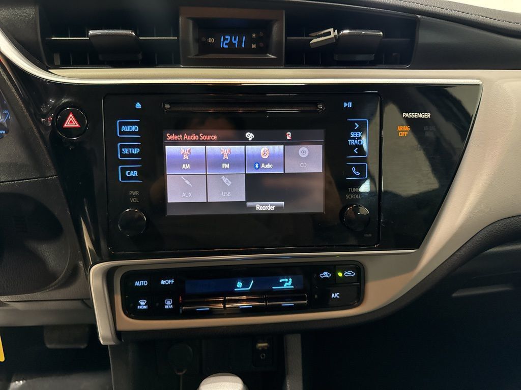 2017 Toyota Corolla LE - 22976576 - 14