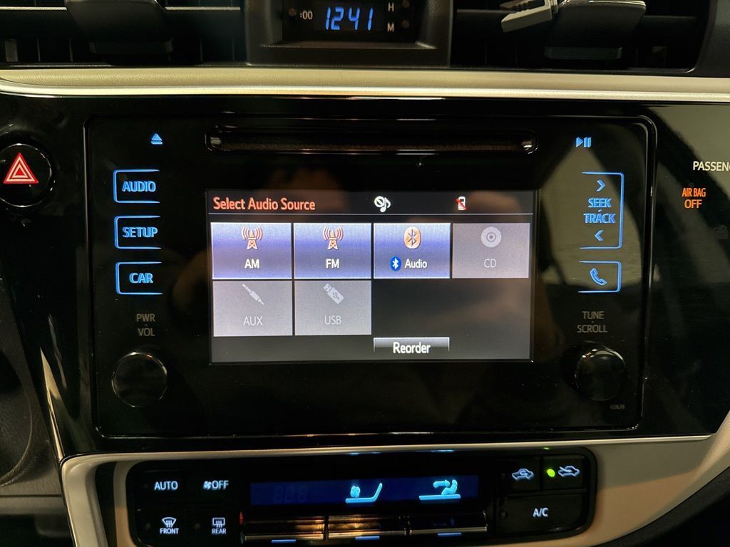 2017 Toyota Corolla LE - 22976576 - 15