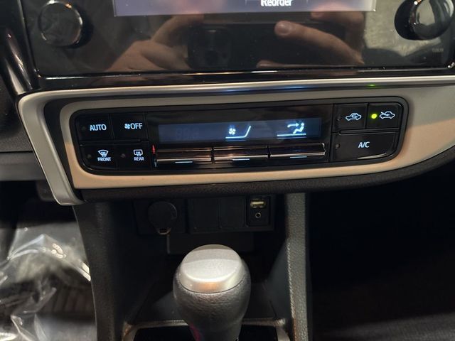 2017 Toyota Corolla LE - 22976576 - 17