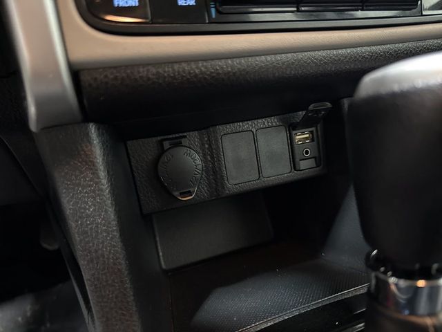 2017 Toyota Corolla LE - 22976576 - 18