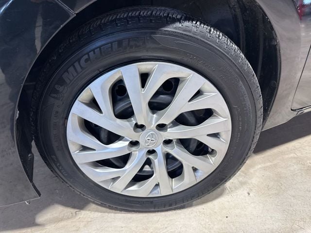 2017 Toyota Corolla LE - 22976576 - 1