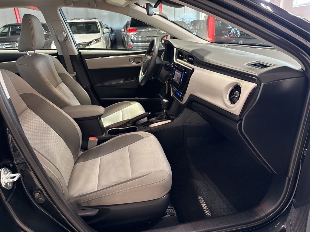 2017 Toyota Corolla LE - 22976576 - 36