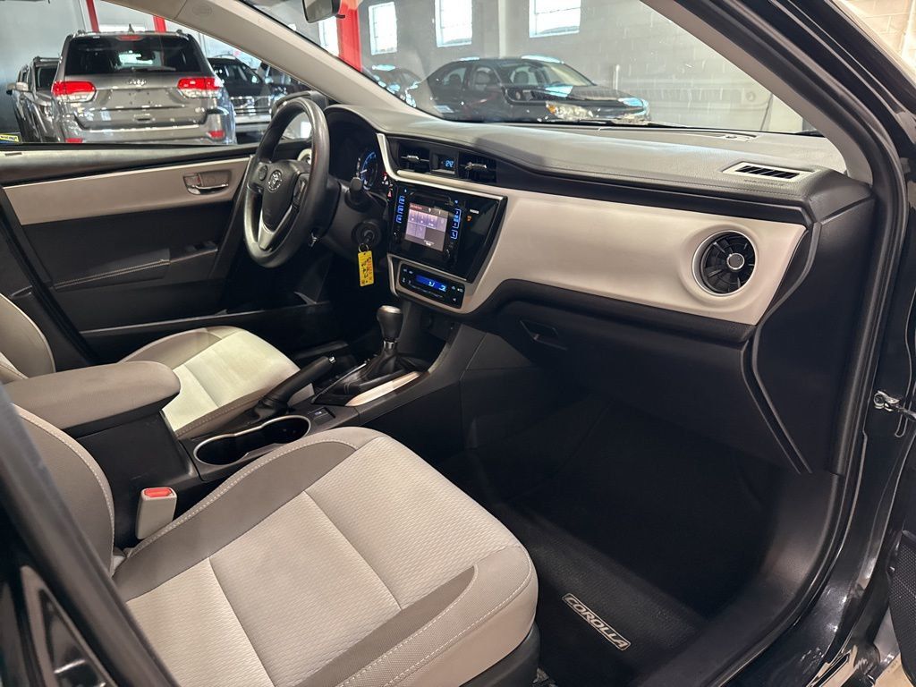 2017 Toyota Corolla LE - 22976576 - 37