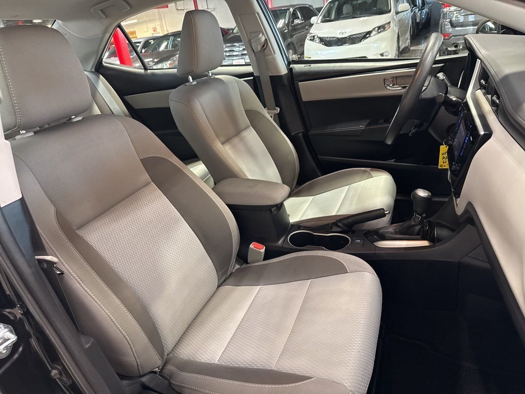 2017 Toyota Corolla LE - 22976576 - 38