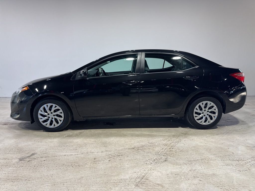2017 Toyota Corolla LE - 22976576 - 3