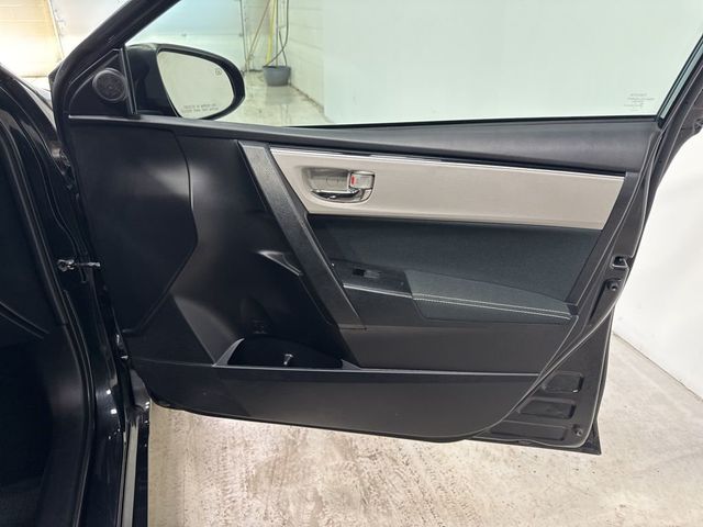 2017 Toyota Corolla LE - 22976576 - 39
