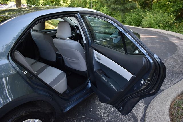 2017 Toyota Corolla LE - 23026073 - 30