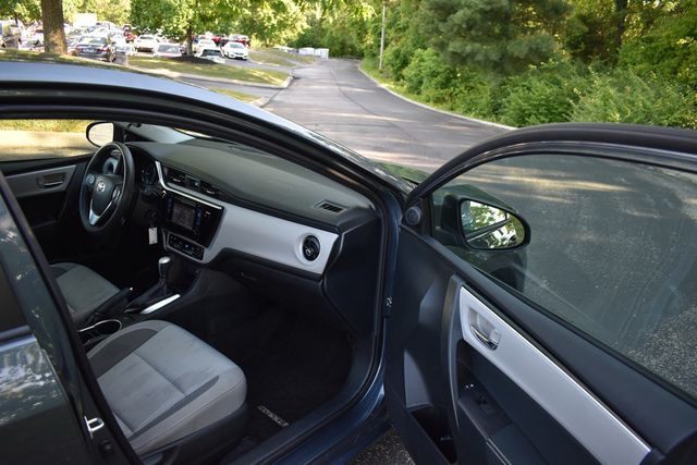 2017 Toyota Corolla LE - 23026073 - 31