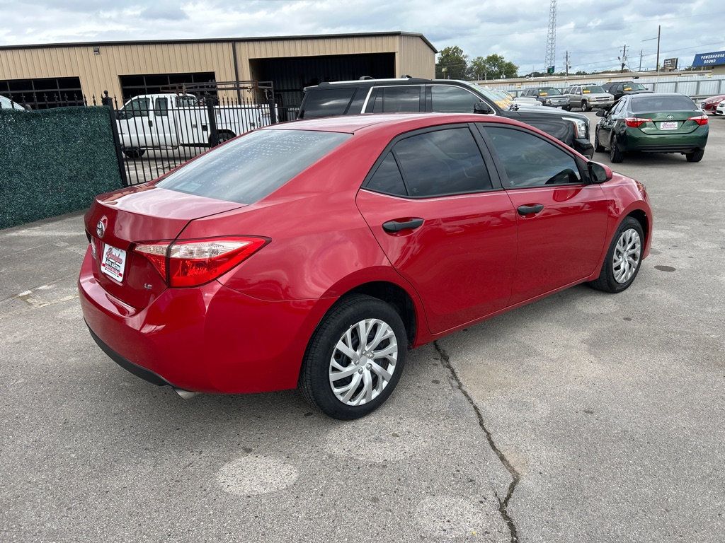 2017 Toyota Corolla LE photo 4