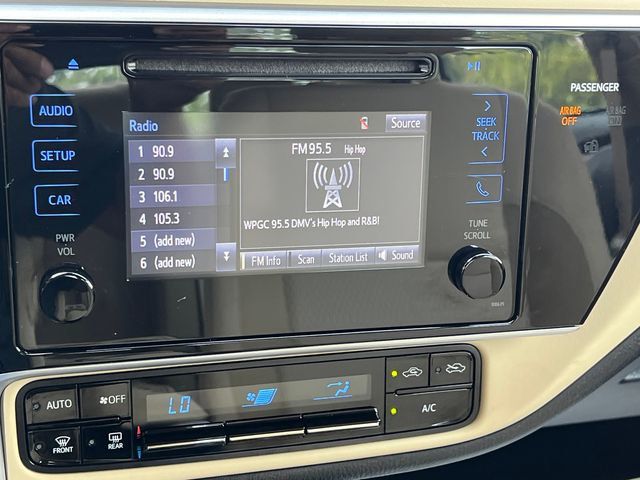 2017 Toyota Corolla LE - 23067989 - 22