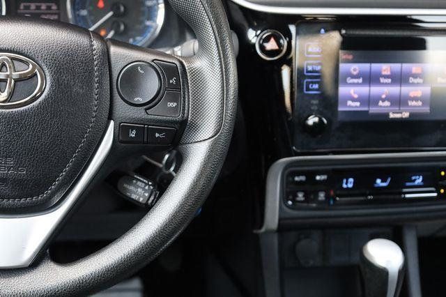 2017 Toyota Corolla LE - 23024626 - 29