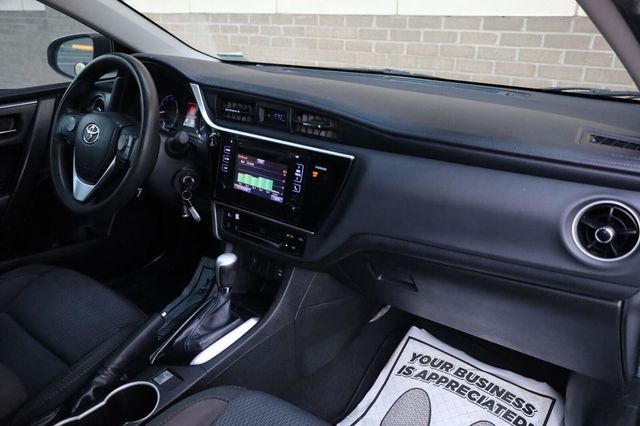 2017 Toyota Corolla LE - 23097612 - 27