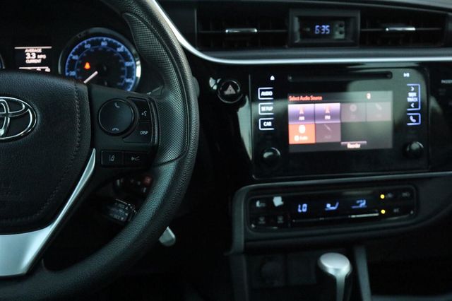 2017 Toyota Corolla LE - 23097612 - 31