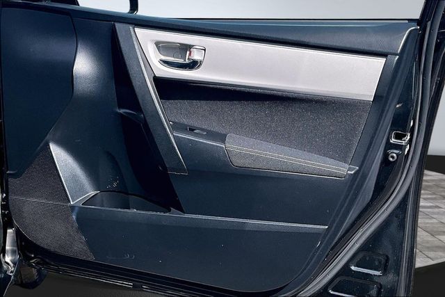 2017 Toyota Corolla LE - 23035923 - 14