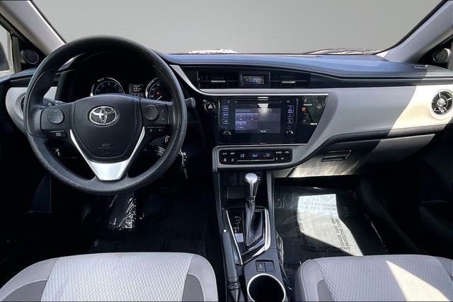 2017 Toyota Corolla LE - 23035923 - 17