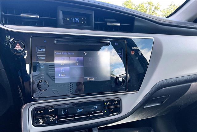 2017 Toyota Corolla LE - 23035923 - 24