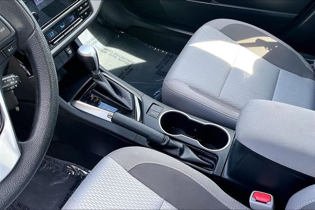 2017 Toyota Corolla LE - 23035923 - 28