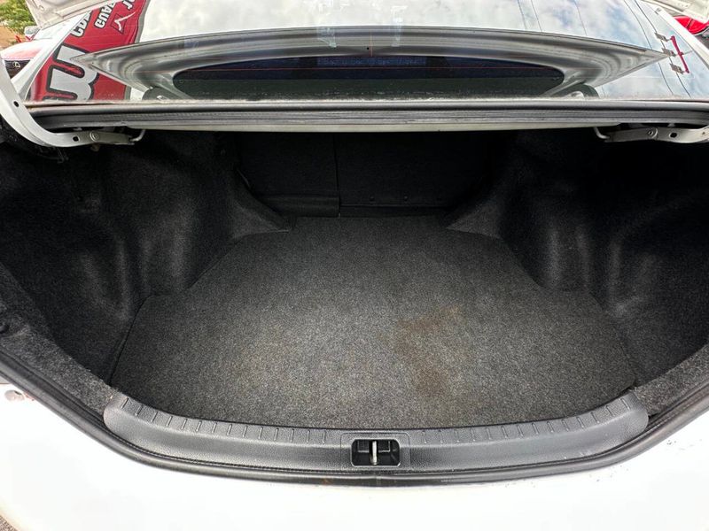 2017 Toyota Corolla LE 4dr Sedan - 22888590 - 17