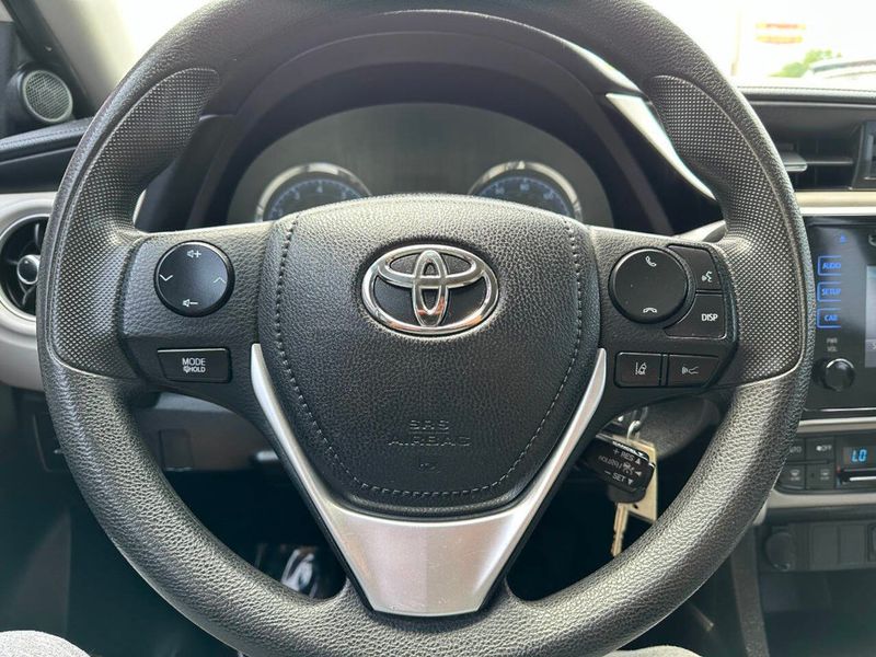 2017 Toyota Corolla LE 4dr Sedan - 22888590 - 26
