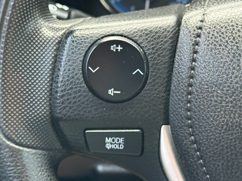 2017 Toyota Corolla LE 4dr Sedan - 22888590 - 28