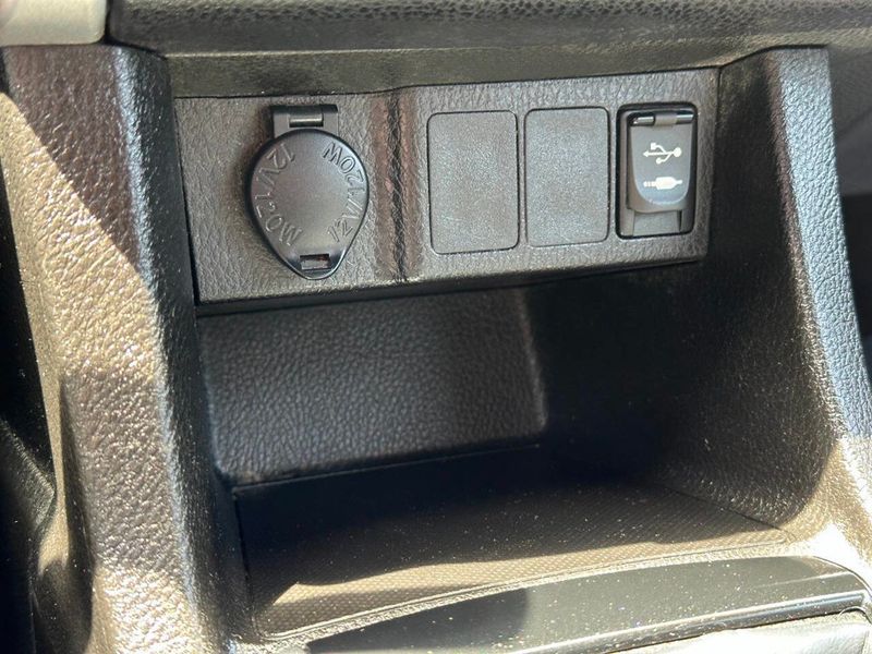 2017 Toyota Corolla LE 4dr Sedan - 22888590 - 35