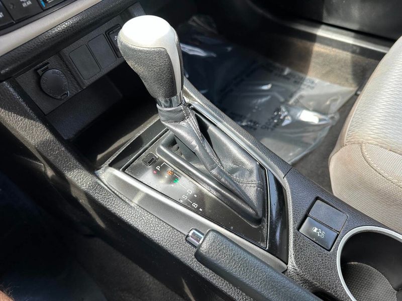 2017 Toyota Corolla LE 4dr Sedan - 22888590 - 36