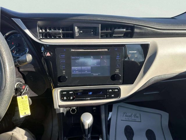 2017 Toyota Corolla LE 4dr Sedan - 22961270 - 19