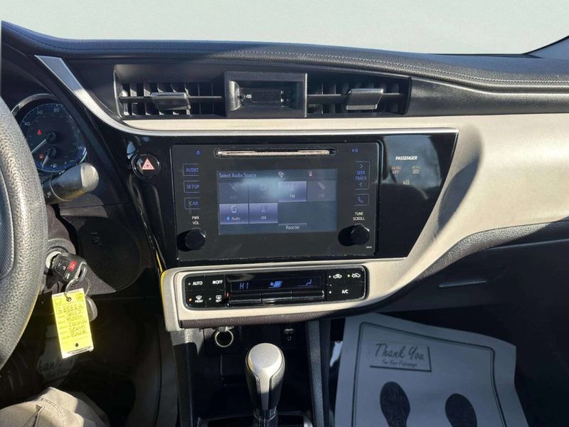 2017 Toyota Corolla LE 4dr Sedan - 22961270 - 19