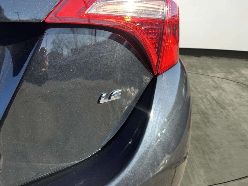 2017 Toyota Corolla LE 4dr Sedan - 22961270 - 25