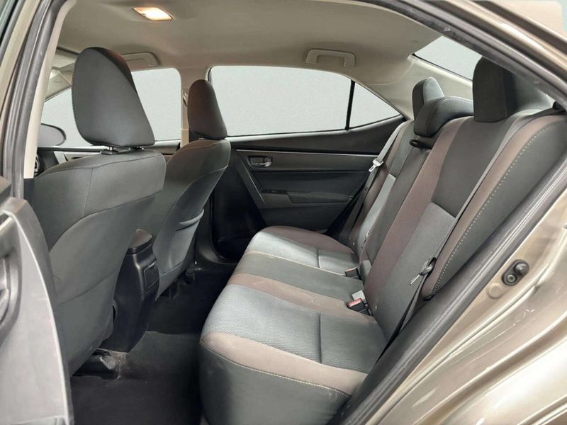 2017 Toyota Corolla LE 4dr Sedan - 22963294 - 14