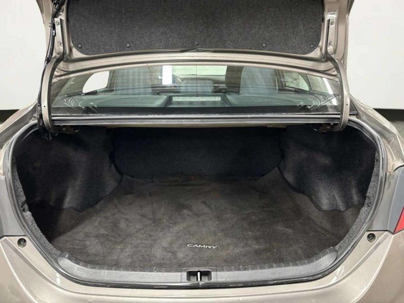 2017 Toyota Corolla LE 4dr Sedan - 22963294 - 15