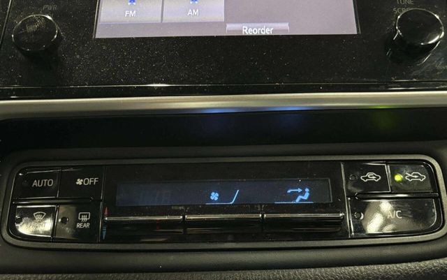 2017 Toyota Corolla LE 4dr Sedan - 22963294 - 25