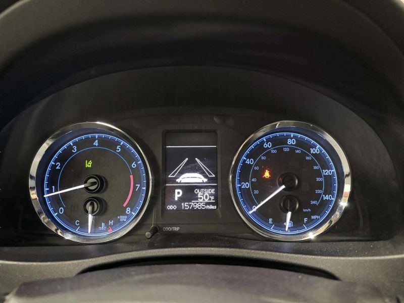 2017 Toyota Corolla LE 4dr Sedan - 22963294 - 32