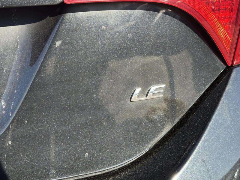 2017 Toyota Corolla LE 4dr Sedan - 22993961 - 13