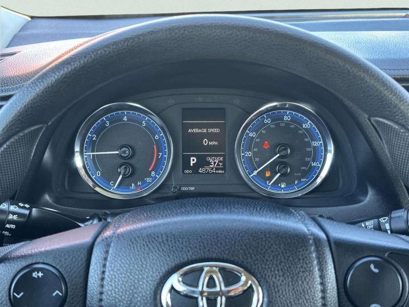 2017 Toyota Corolla LE 4dr Sedan - 22993961 - 25
