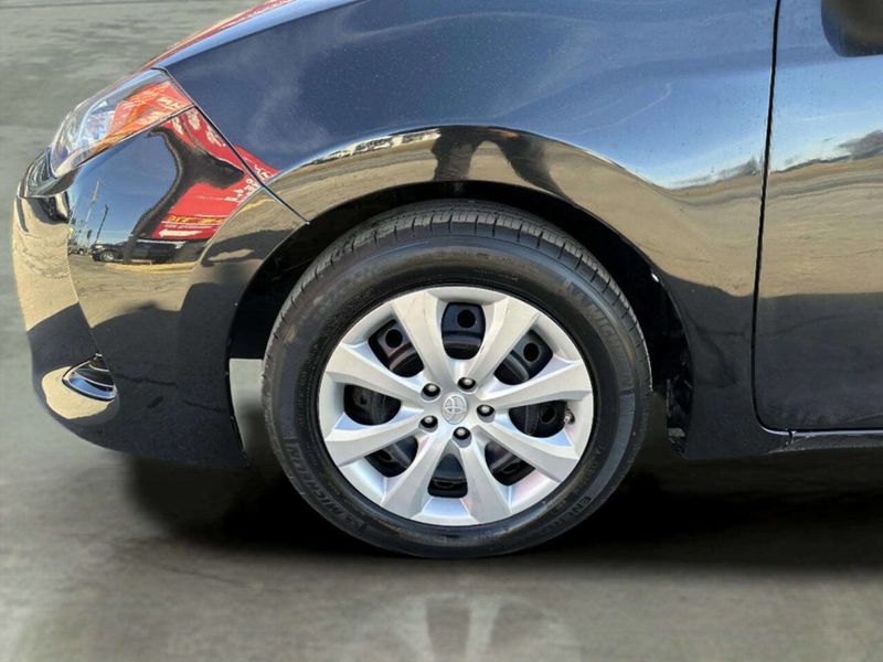 2017 Toyota Corolla LE 4dr Sedan - 22993961 - 33