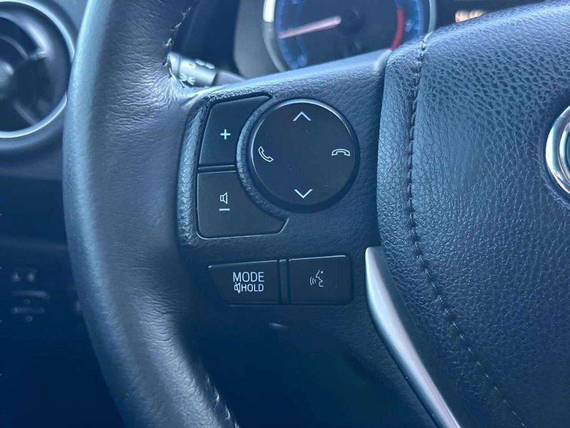 2017 Toyota Corolla LE 4dr Sedan - 23049464 - 21