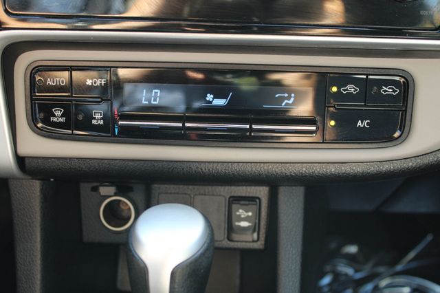 2017 Toyota Corolla LE CVT - 23102053 - 17