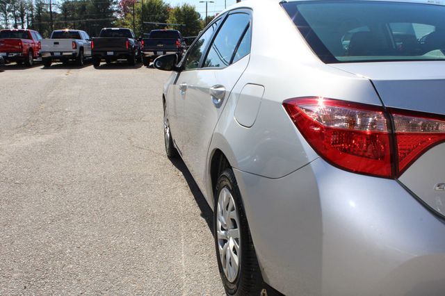 2017 Toyota Corolla LE CVT - 23102053 - 29