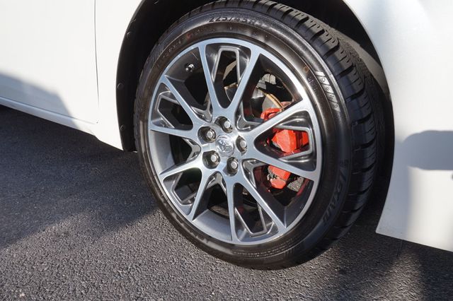 2017 Toyota Corolla LOW MILES, NAVIGATION, BACKUP CAMERA, KEYLESS ENTRY & START - 23014499 - 10