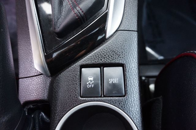 2017 Toyota Corolla LOW MILES, NAVIGATION, BACKUP CAMERA, KEYLESS ENTRY & START - 23014499 - 21