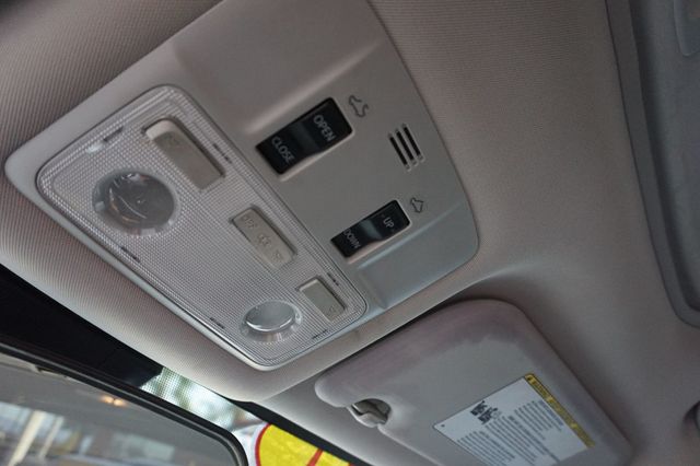 2017 Toyota Corolla LOW MILES, NAVIGATION, BACKUP CAMERA, KEYLESS ENTRY & START - 23014499 - 27