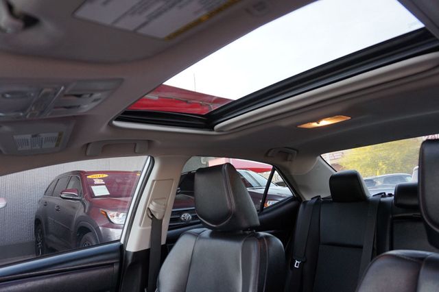 2017 Toyota Corolla LOW MILES, NAVIGATION, BACKUP CAMERA, KEYLESS ENTRY & START - 23014499 - 28