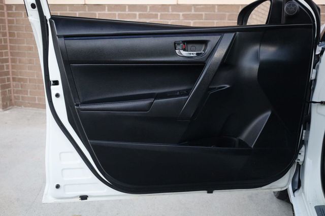 2017 Toyota Corolla SE - 23095857 - 14