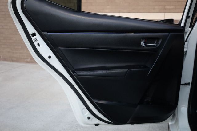 2017 Toyota Corolla SE - 23095857 - 18