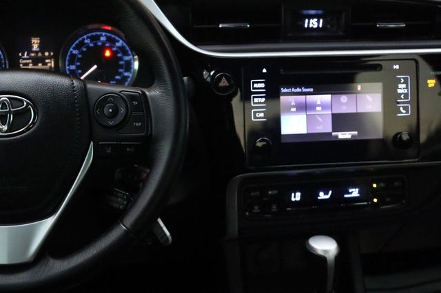 2017 Toyota Corolla SE - 23095857 - 31