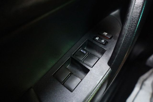 2017 Toyota Corolla SE - 23095857 - 33