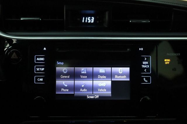 2017 Toyota Corolla SE - 23095857 - 37